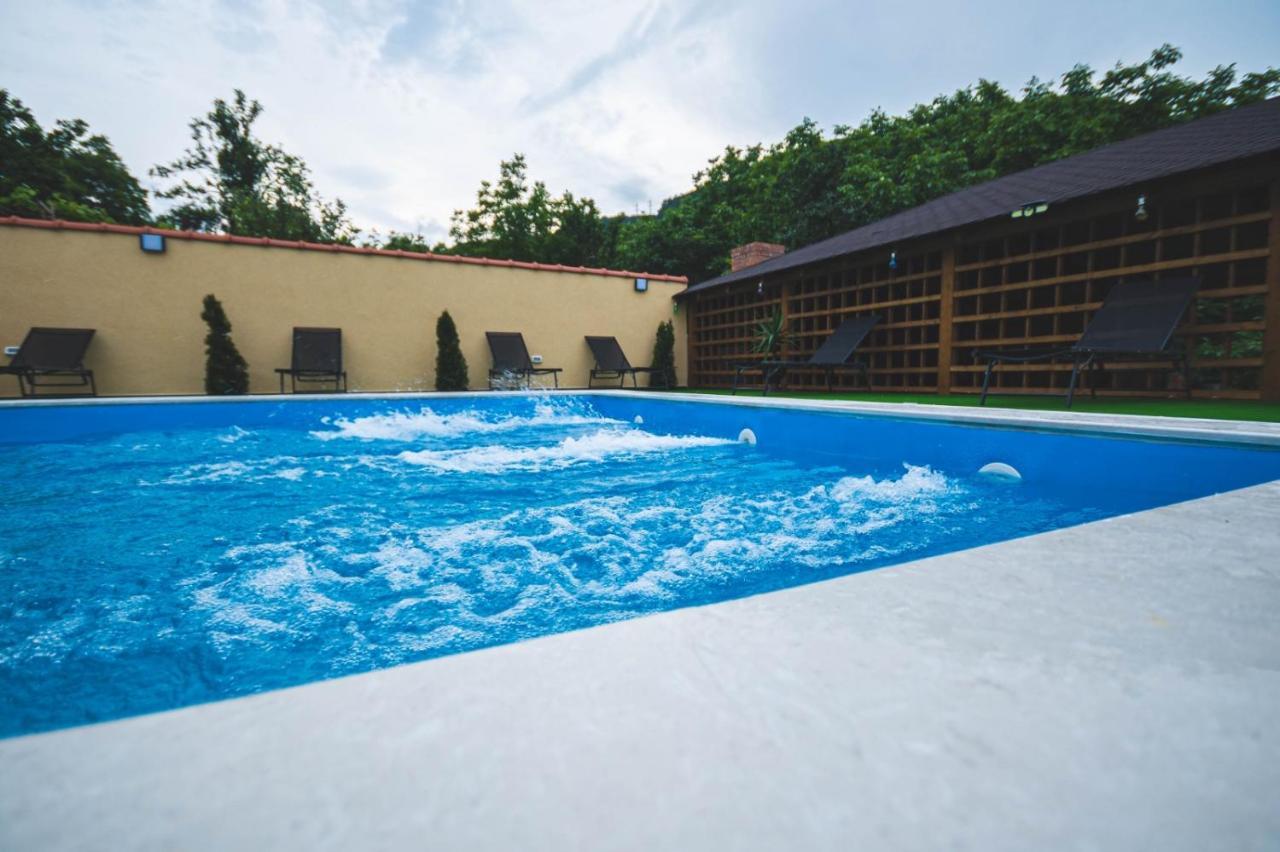 La Roby Si Niko Hotel Dubova Exterior photo